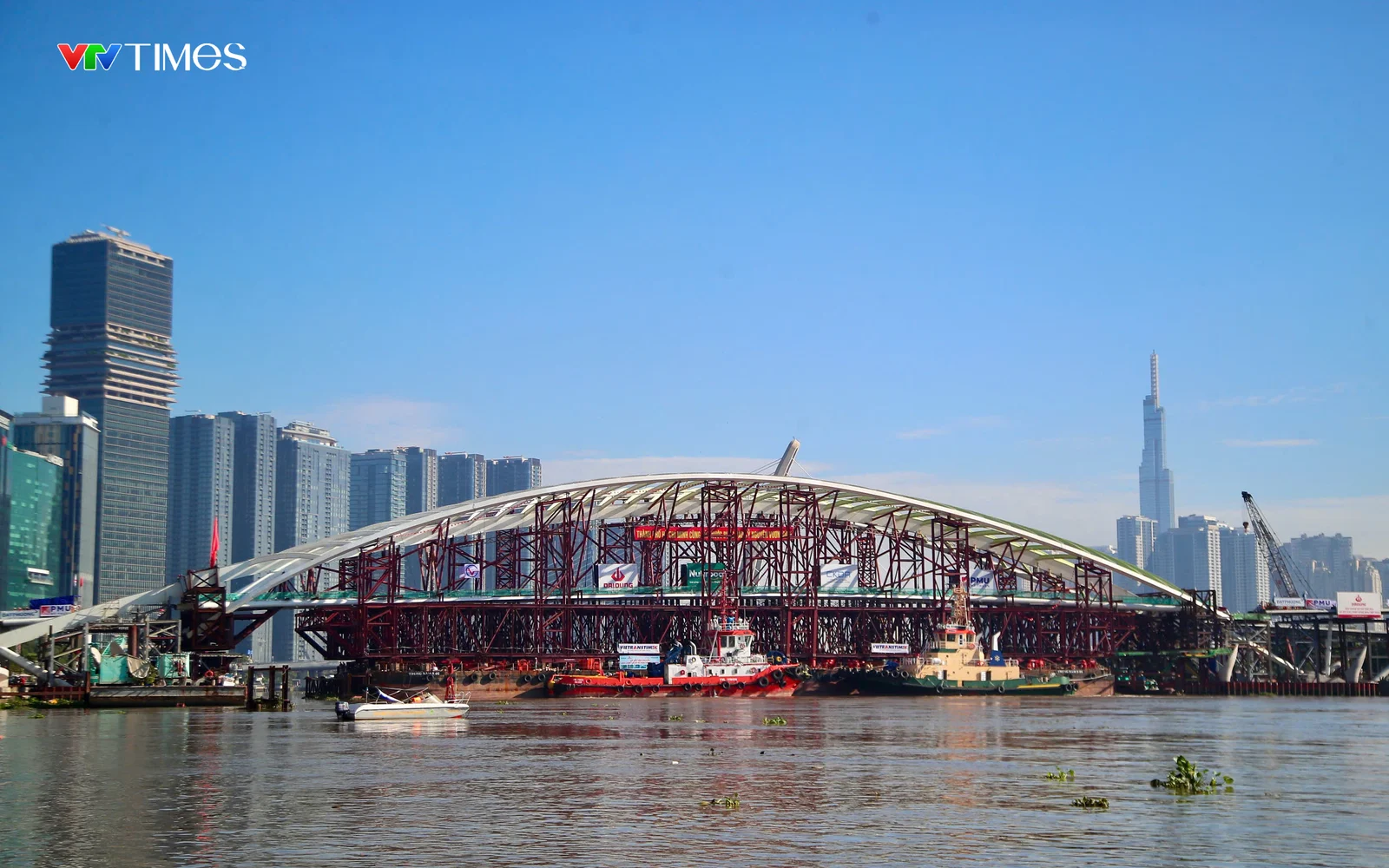 Nhịp chính cầu đi bộ qua sông Sài Gòn vào vị trí hợp long ngày 21/10/2026